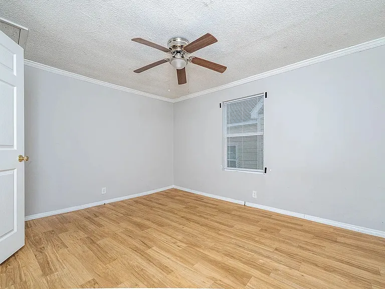 517 Thomas St — Photo 4