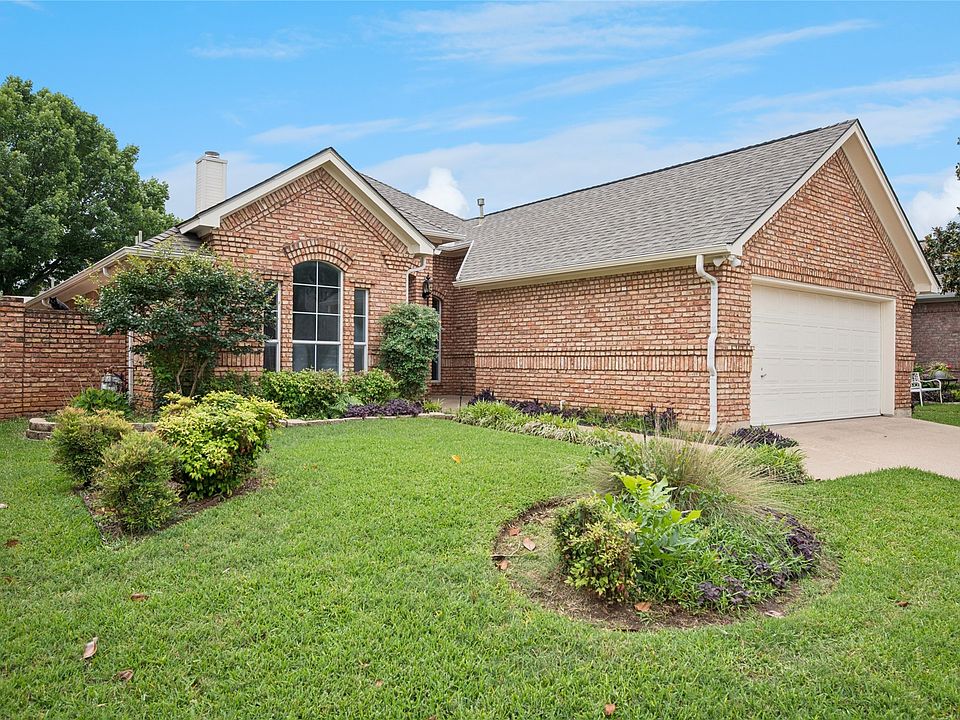 1st image of 3216 Village Oak Dr