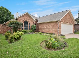 3216 Village Oak Dr, Arlington, TX 76017