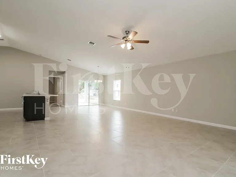 1630 Salazar St SE — Photo 2