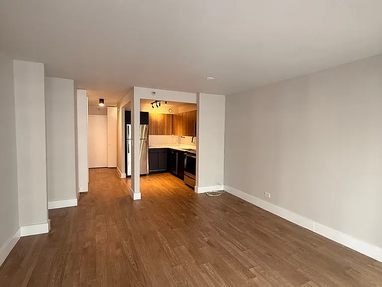 10 E Ontario Condos — Photo 35