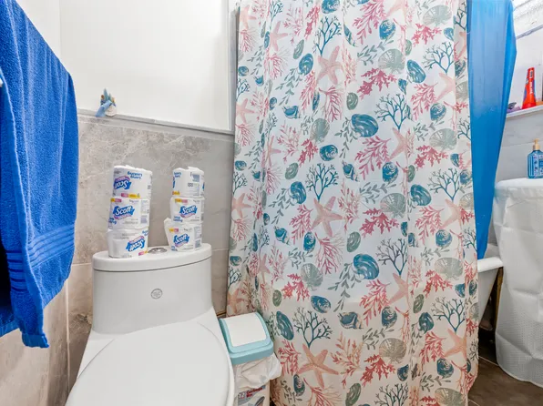 1517 Jefferson Avenue image 5 of 16