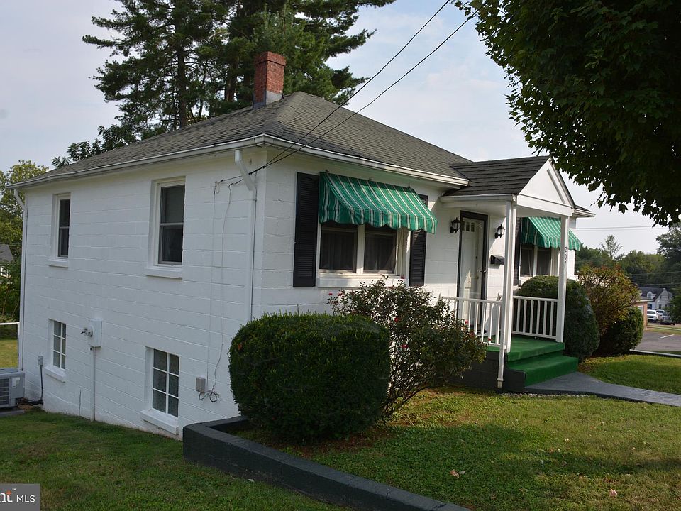 1st image of 207 Elm St