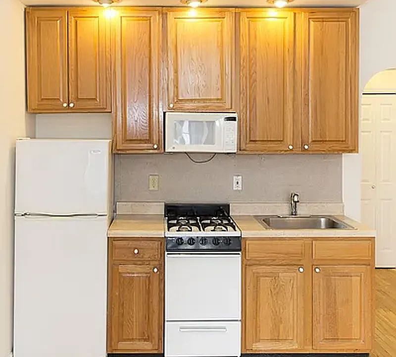 2nd image of 21 W 87th St APT 2B