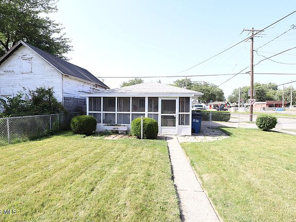 4th image of 1951 Mason St