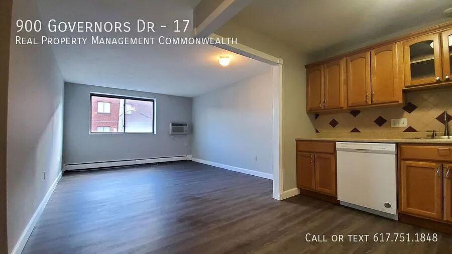 Prime Governor's Park 2-Bedroom Condo — Photo 2