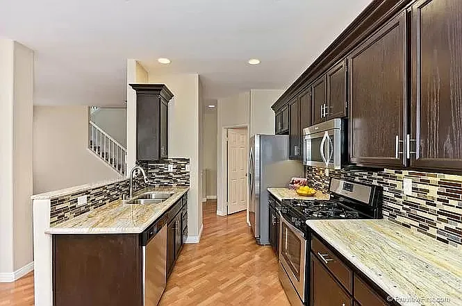 3 bed, 2.5 bath, 1445 sqft, $3,900 — Photo 4
