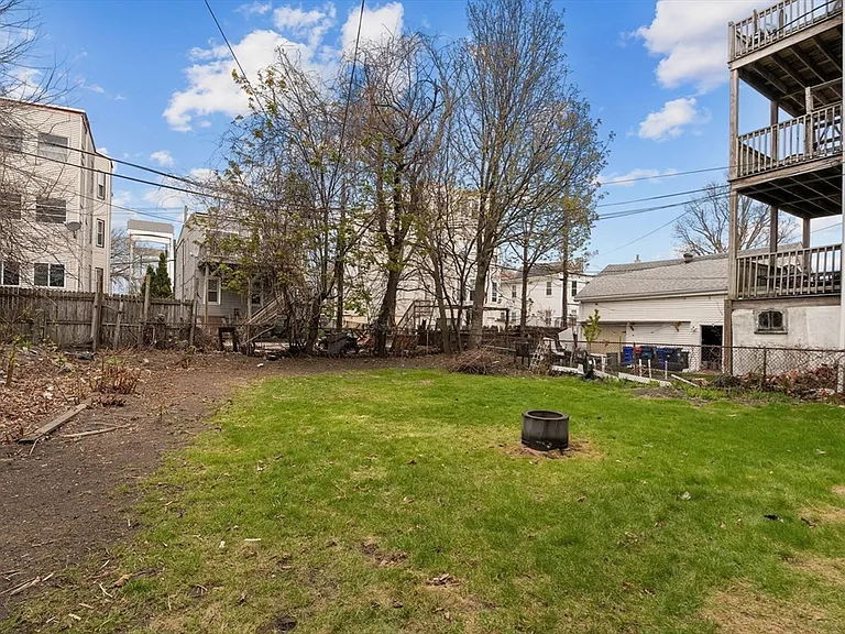 674 Saratoga St #B — Photo 15