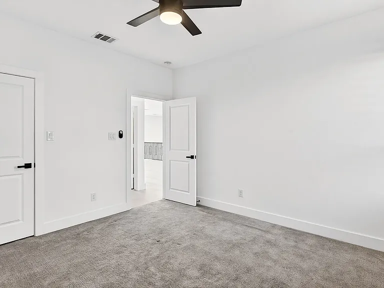 531 W Laureland Rd — Photo 25