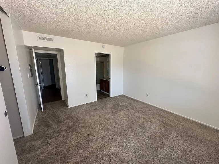 401 Tepatitlan Ct — Photo 16