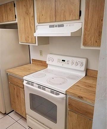 3rd image of 1429 SE 23rd Pl