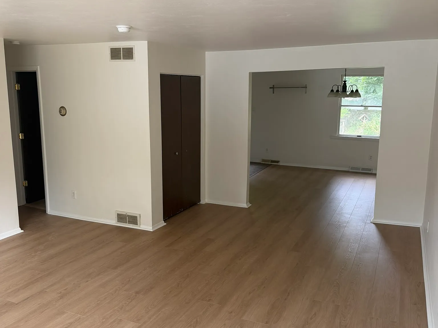 3 bed, 1.5 bath, 1600 sqft, $1,800 — Photo 4