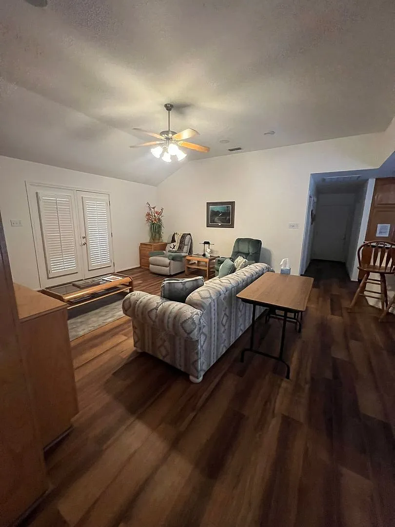 Fully Furnished Mid Term Lease — Photo 2