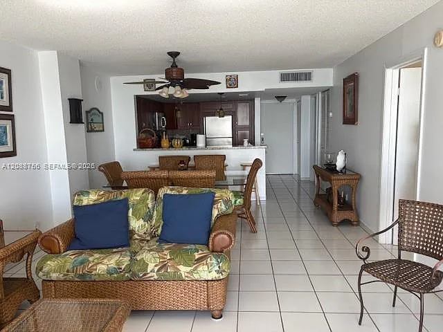 Oceanfront Plaza Condo — Photo 2