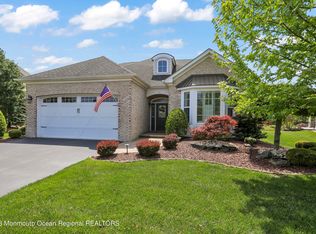 27 E Corsica Ct, Farmingdale, NJ 07727