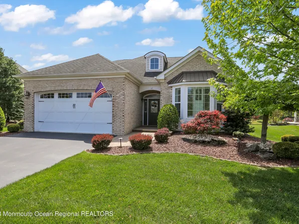 27 E Corsica Court, Farmingdale, NJ 07727