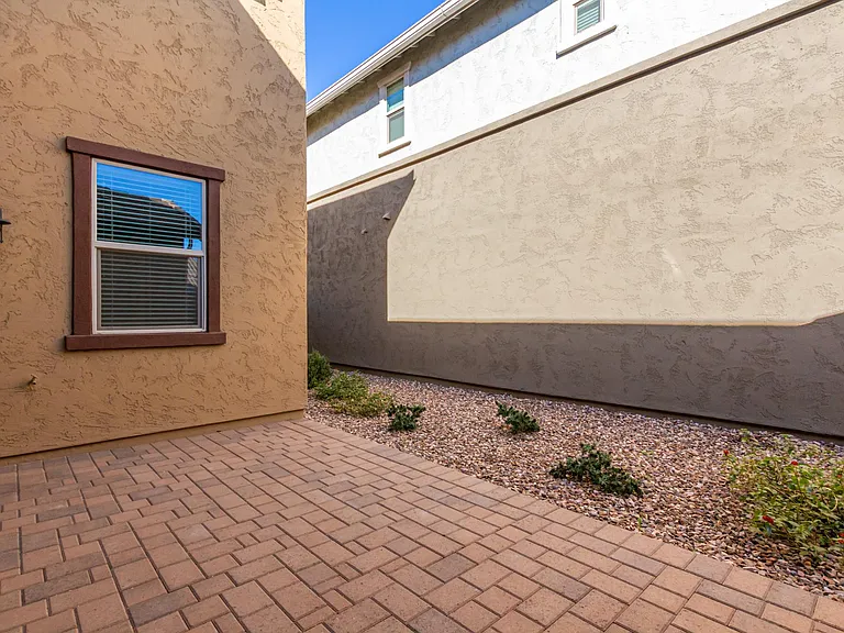 2570 S Quaintance St — Photo 38