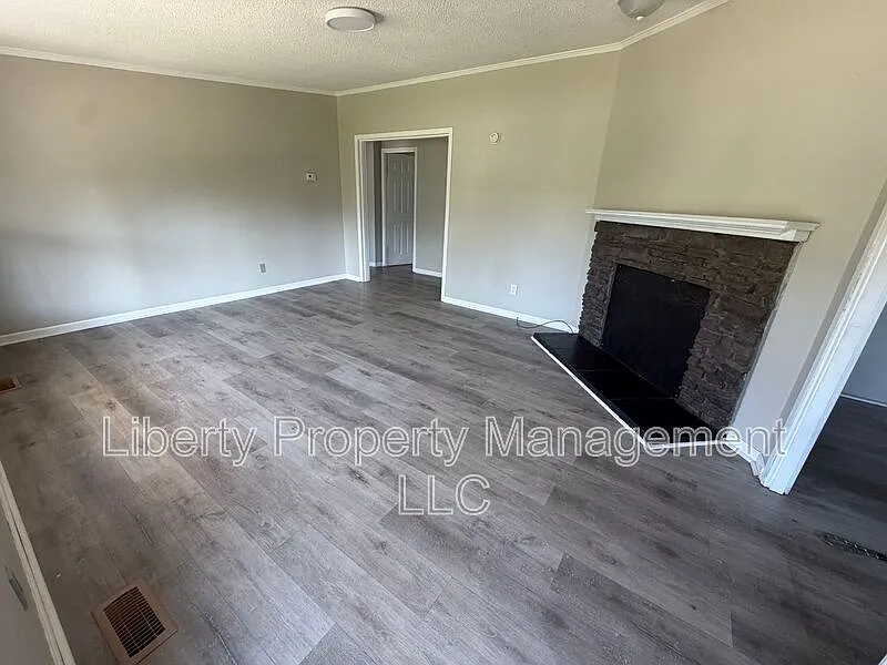 3 bed, 2.0 bath, 1260 sqft, $1,275 — Photo 3