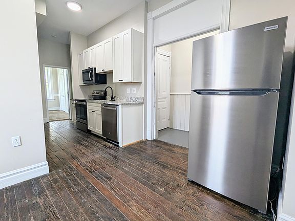 3rd image of 3542A S Broadway S