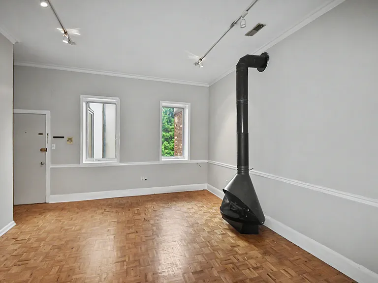 423 Spruce St #2F — Photo 8