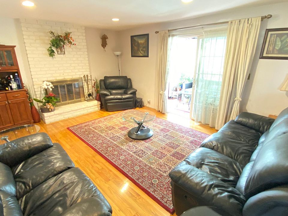 1st image of 3132 McKinley Dr