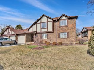 24 Sauk Trl APT 4, Indian Head Park, IL 60525