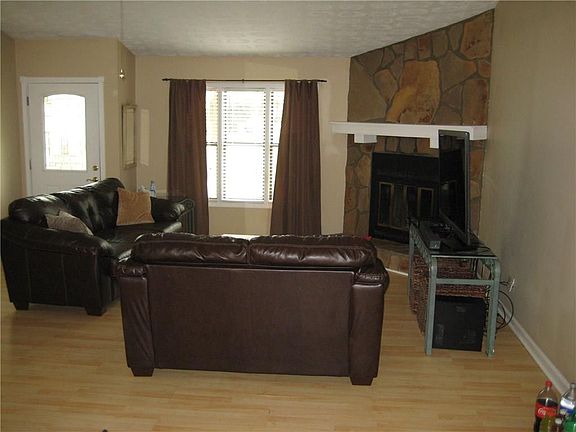 3rd image of 112 Hillmont Dr