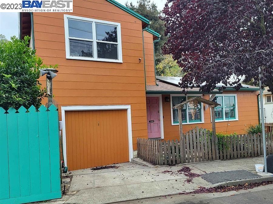 1st image of 2712 Pine Ave