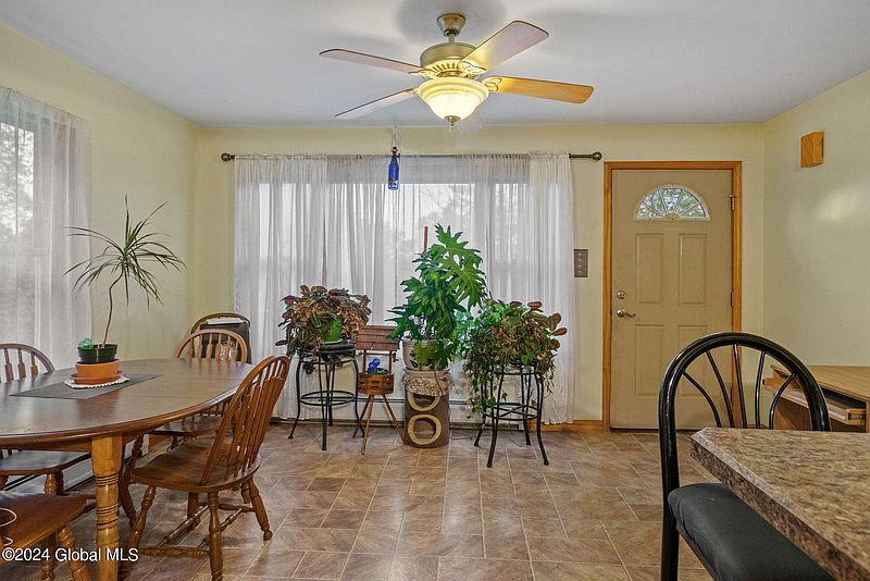 3rd image of 141 Winnie Avenue