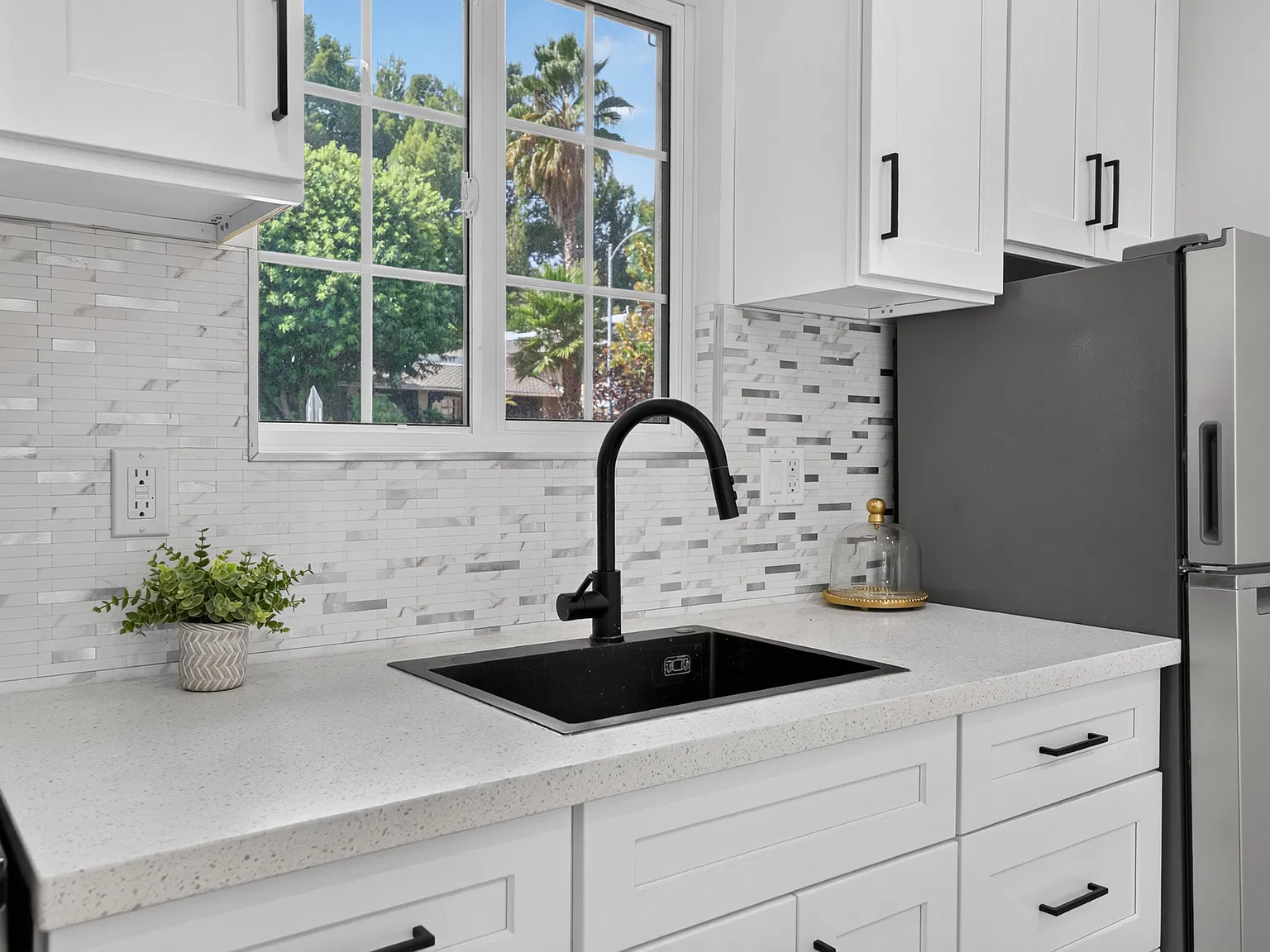 1 bed, 420 sqft, $2,300 — Photo 3