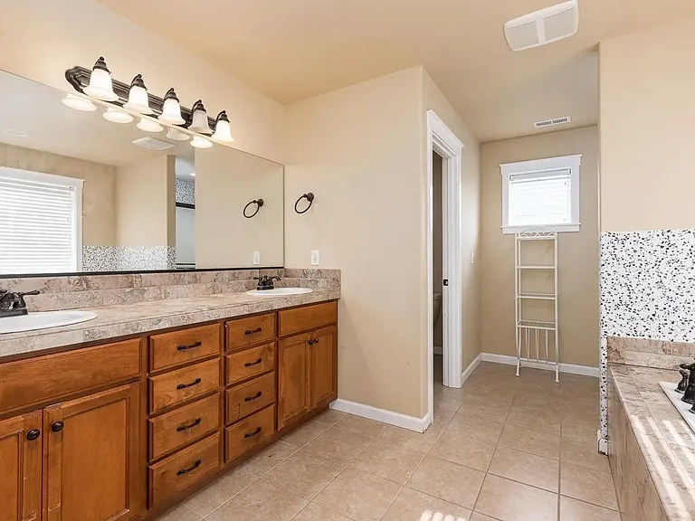 1653 Brantingham Rd — Photo 27