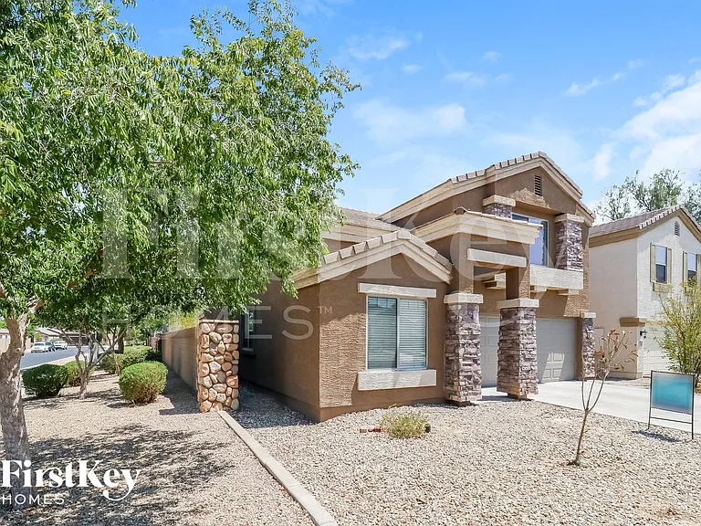 3256 W Huntington Dr — Photo 2