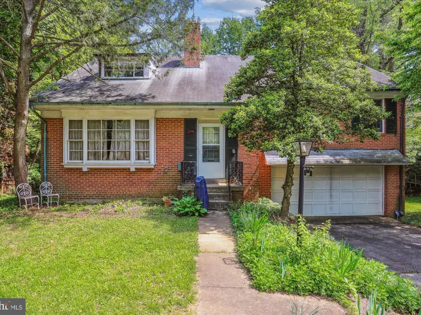 5529 Surrey St, Chevy Chase, MD 20815