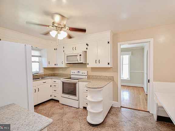 2nd image of 12020 Sherwood Dr