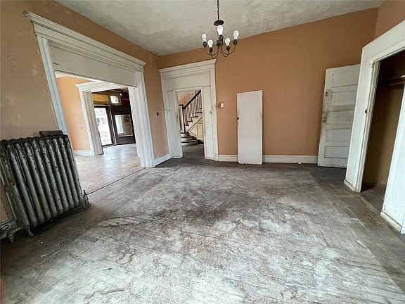 4th image of 5067 Washington Pl
