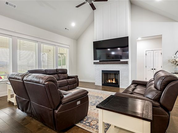 5th image of 530 Briarwood Ln