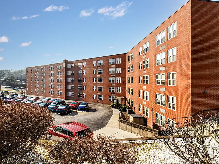 Forward Shady Apartments — Photo 2