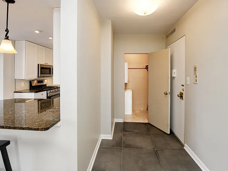 1620 E Broad St #402 — Photo 20