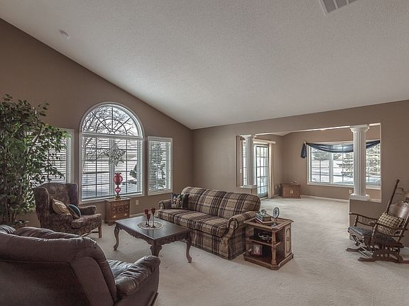 5th image of 715 Grayhawk Cir