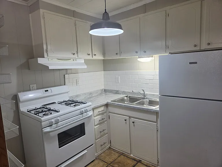 1717 N Locust St — Photo 16