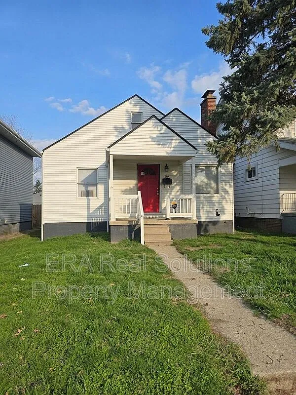 607 Larcomb Ave photo 1