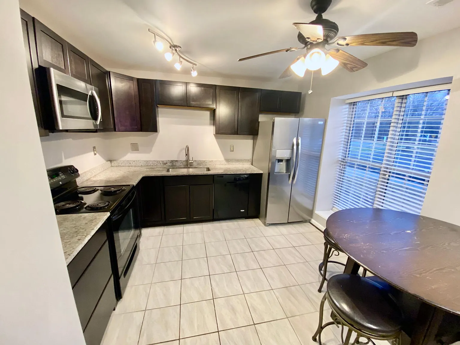 3 bed, 1.5 bath, 1120 sqft, $2,950 — Photo 3