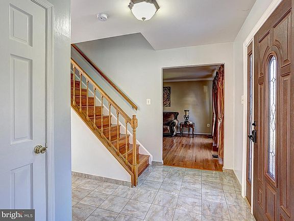 4th image of 313 Beech Grove Ct