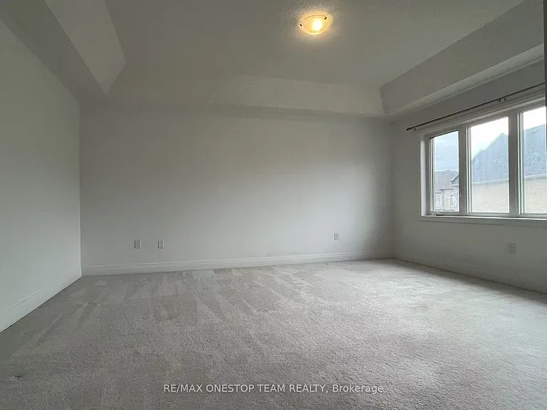 24 Pennine Dr — Photo 15