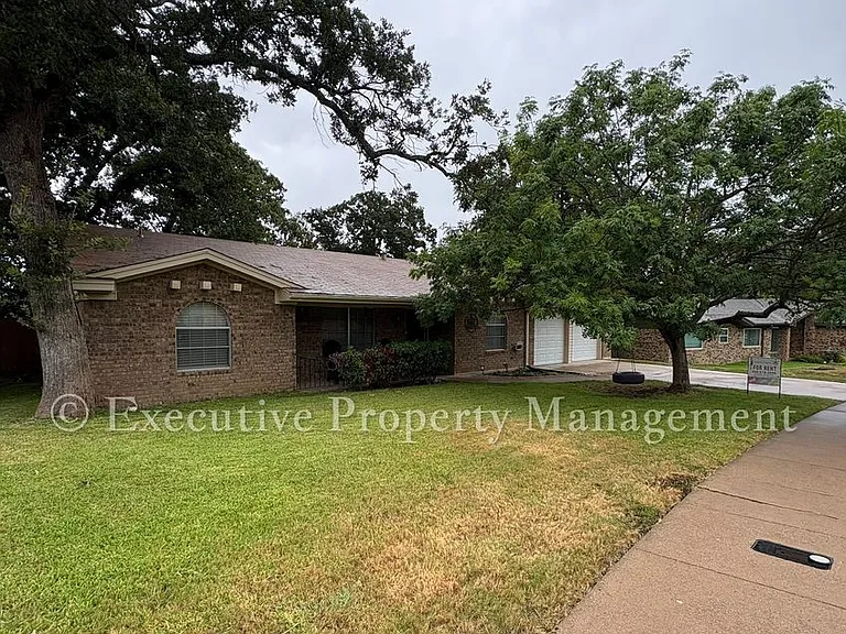 410 Jeffrey Ln — Photo 3