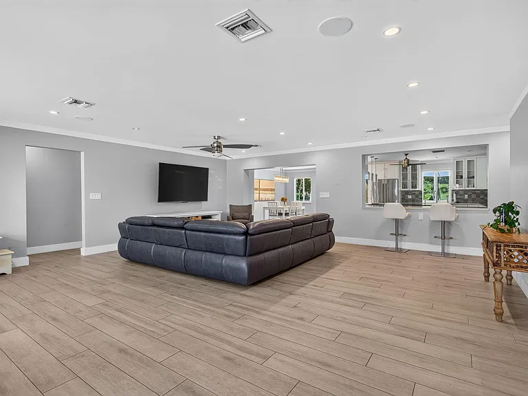 1270 SE 14th Ct — Photo 27
