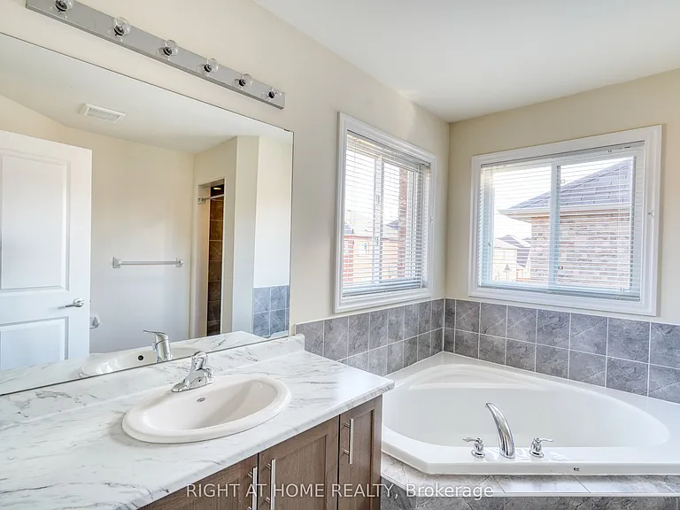 17 Mercury Ave — Photo 23