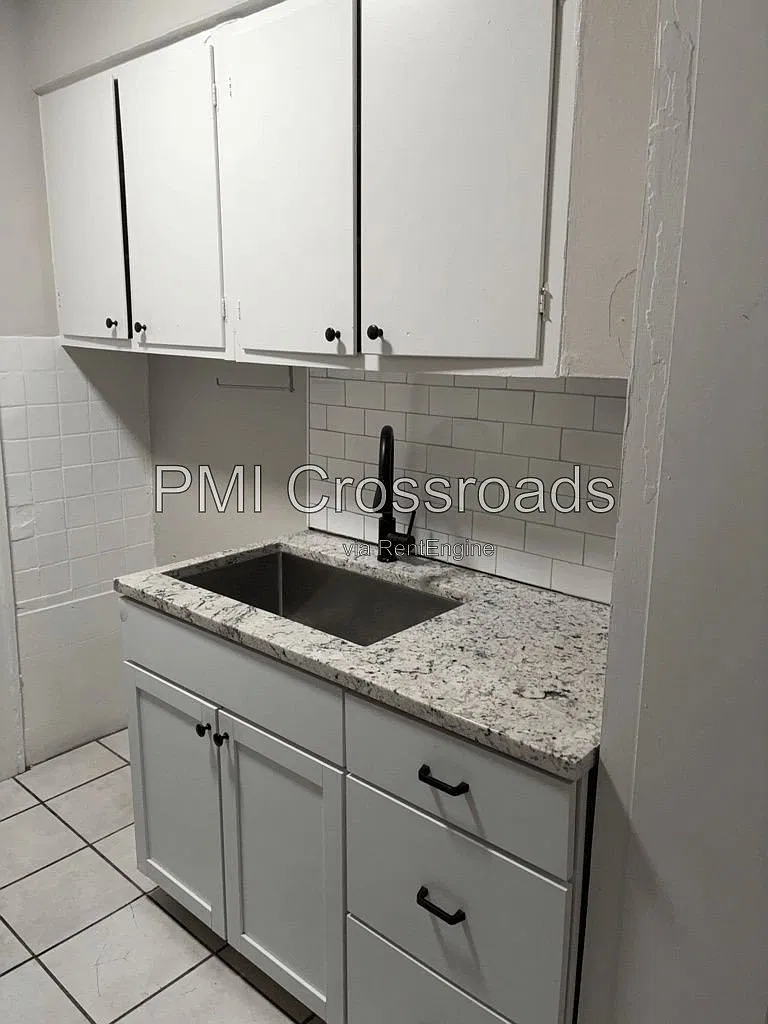 1 bed, 1.5 bath, 605 sqft, $730 — Photo 2