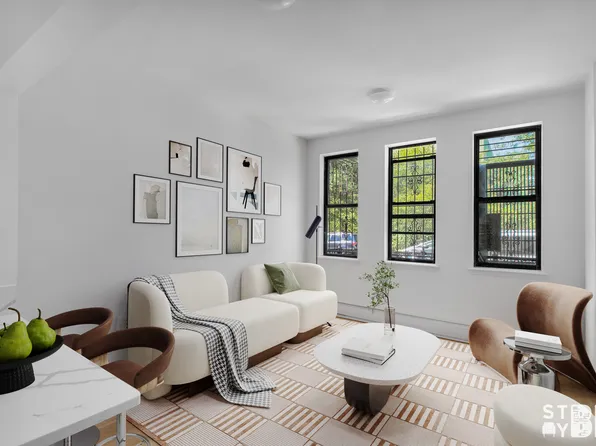 195 Richards Street image 2 of 10