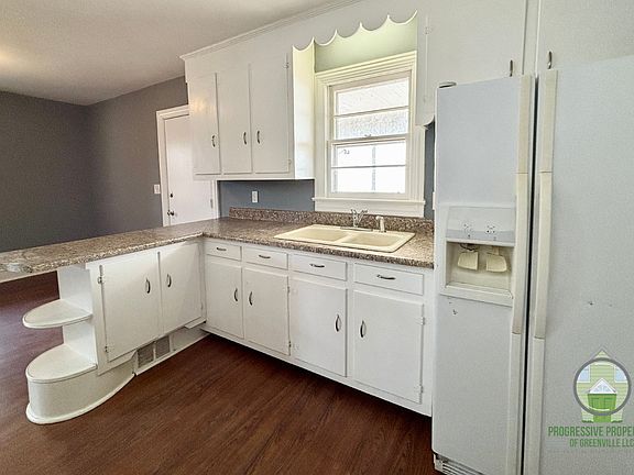 5th image of 122 Woodland Dr